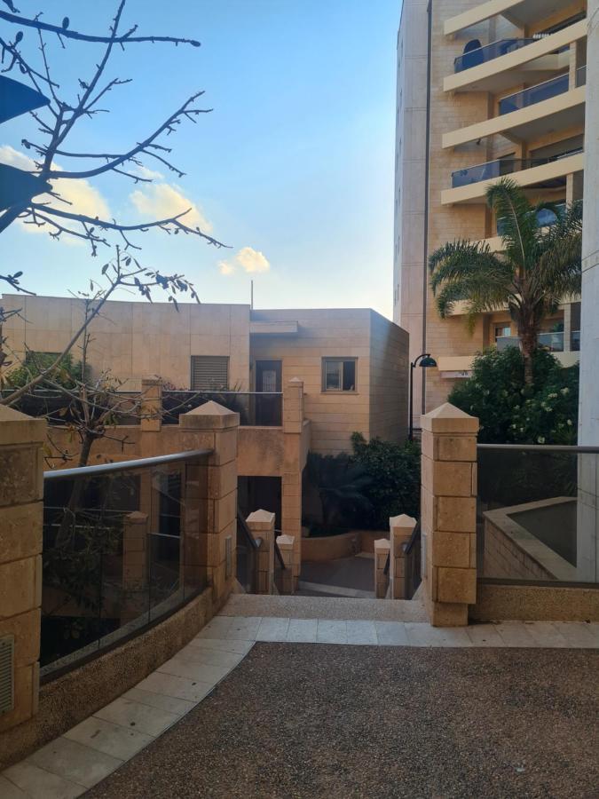A Dream Place In Raanana, Up To 5 Guests - Swimming Pool - Jacuzzi & Gym Exterior photo